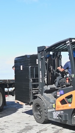 NAVSUP Fleet Logistics Center Pearl Harbor resupplies USS Carl Vinson, Retail Services Specialists stock
