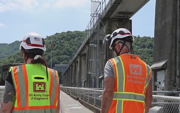 Proper wear of PPE at a Corps Project