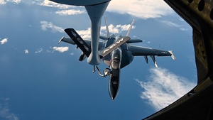 U.S. Air Force refuels U.S. Navy FA-18 at RIMPAC 2024