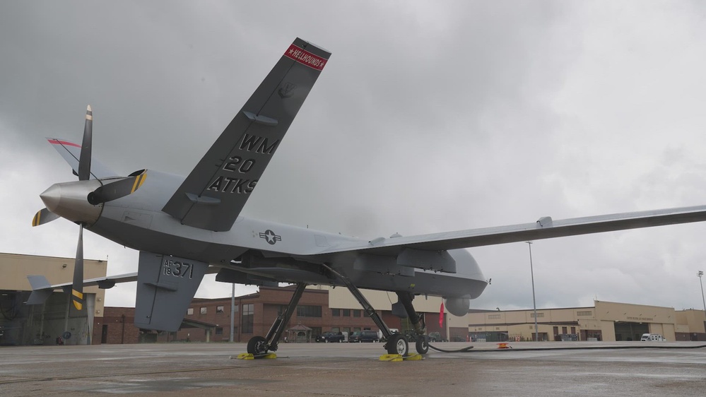 DVIDS - Video - MQ-9 flies into Whiteman AFB for first time