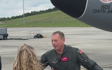134th ARW Commander Col. Lee Hartley takes fini-flight