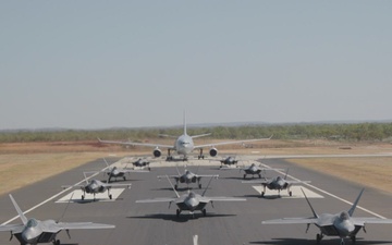 USAF, RAAF demonstrate show of force during Elephant Walk