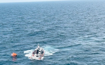 Coast Guard rescues 4 after vessel sinks 20 miles off Tybee Island