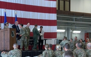 Iowa ANG’s 185th ARW Commander honors unit members at August commander’s call event