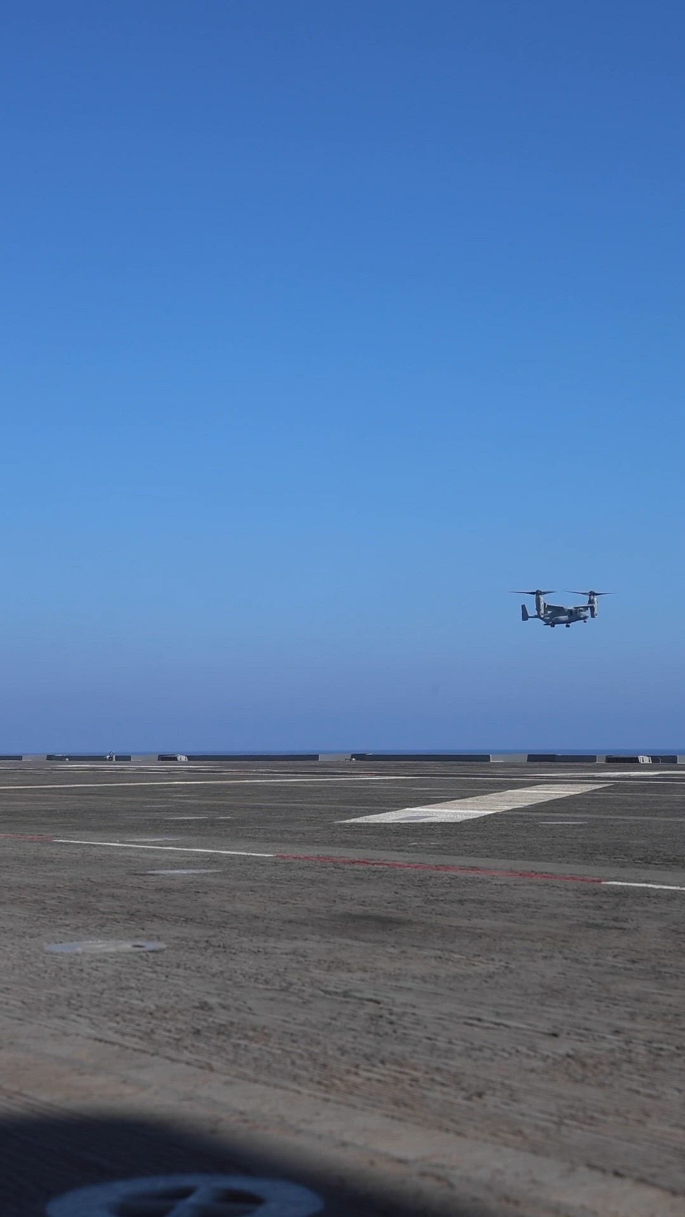 DVIDS - Video - Wasp conducts MV-22 Osprey Crossdeck DVIDS - Video - Wasp conducts MV-22 Osprey Crossdeck