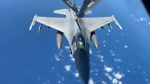 KC-135 Stratotanker refuels F-16C Fighting Falcons