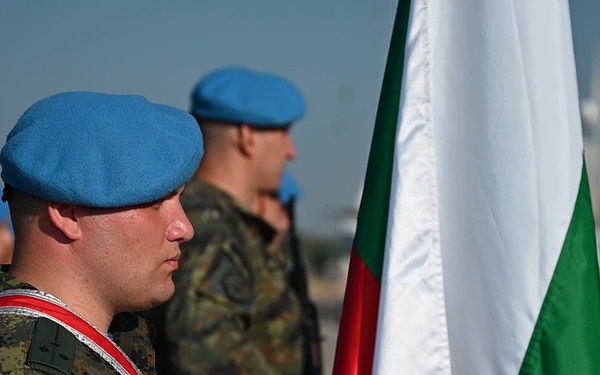 Bulgarian and American service members stand together to welcome Bulgarian Minister of Defense Atanas Dimitrov Zapryanov