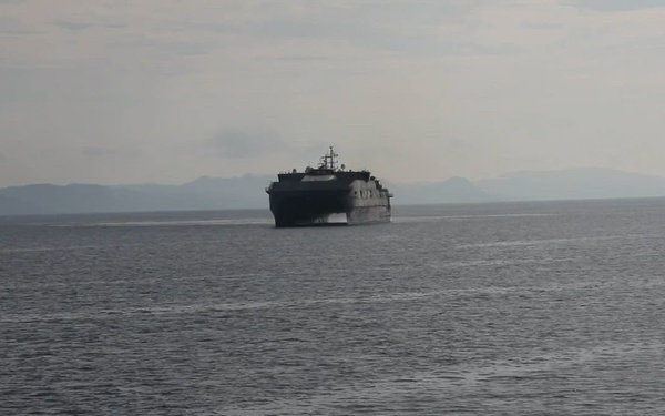 Bismarck (T-EPF 9) pulls into Legazpi