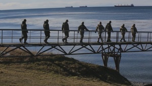 Chilean and U.S. Marines conduct littoral training during UNITAS LXV (BRoll)