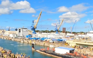 USS North Carolina (SSN 777) Enters Dry Dock