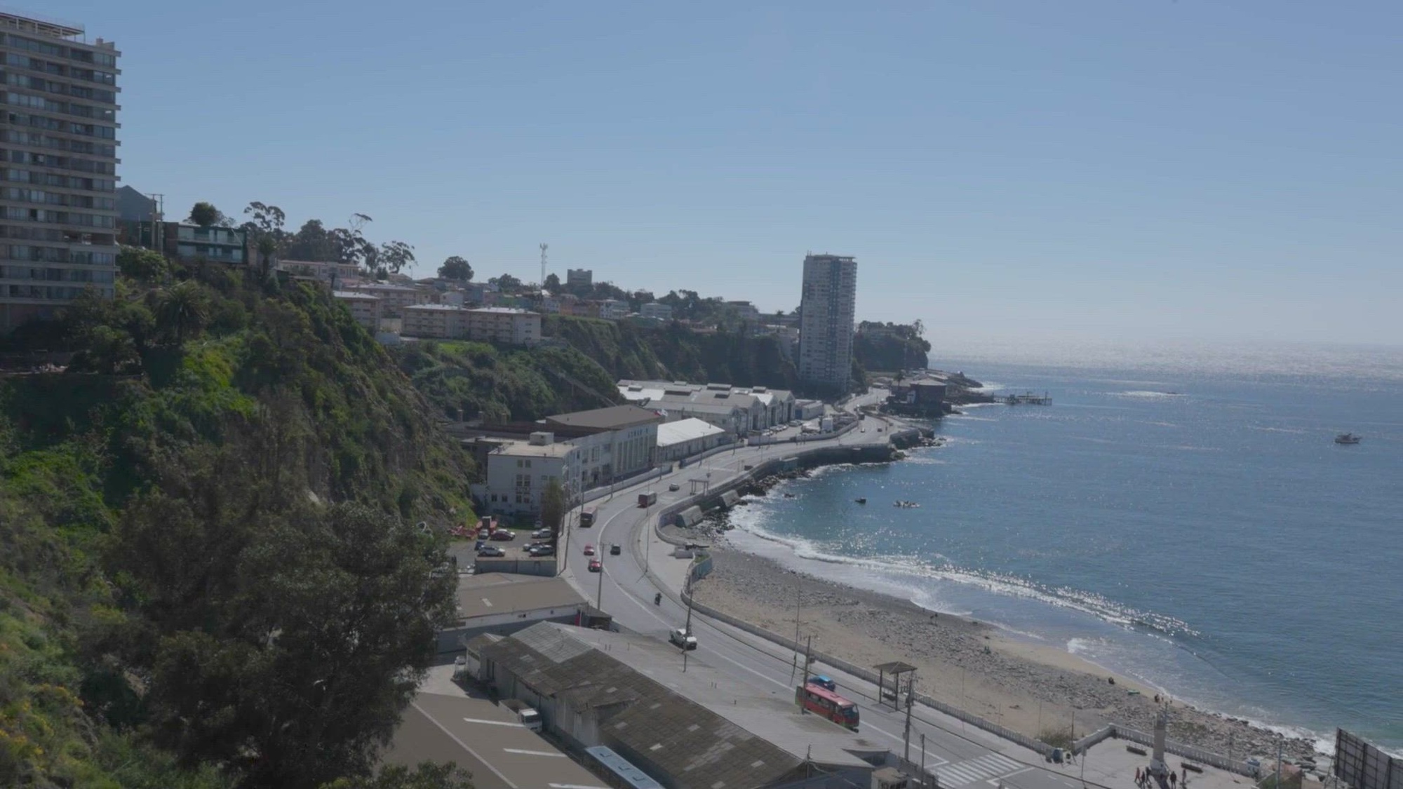 Video of multinational military exercise in Chile.
