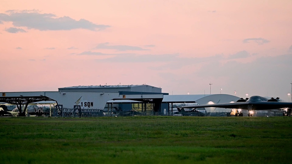 DVIDS - Video - B-Roll of B-2 BTF operations from RAAF Amberley