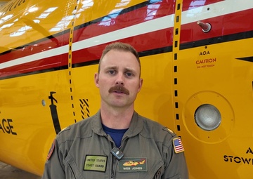 Coast Guard crews participate in search and rescue exercise in Comox, B.C.