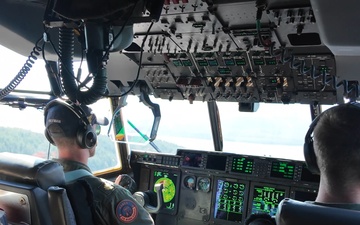 Coast Guard crews participate in search and rescue exercise in Comox, B.C.