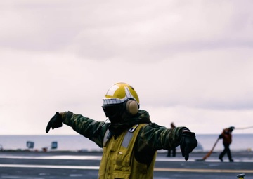 USS George Washington Performs a Vertical Ordnance Onload