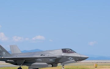 VMFA-225 arrives at MCAS Iwakuni