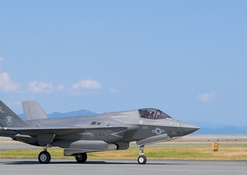 VMFA-225 arrives at MCAS Iwakuni