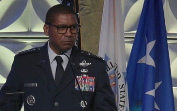 Transcom Commander Addresses Transportation Group