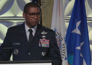 Transcom Commander Addresses Transportation Group