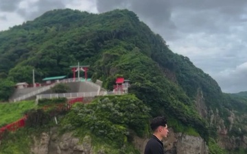 Pacific Passport: Motonosumi Inari Shrine