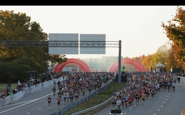 Thousands run with Marines at the 49th MCM