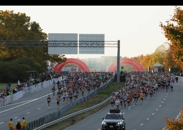 Thousands run with Marines at the 49th MCM