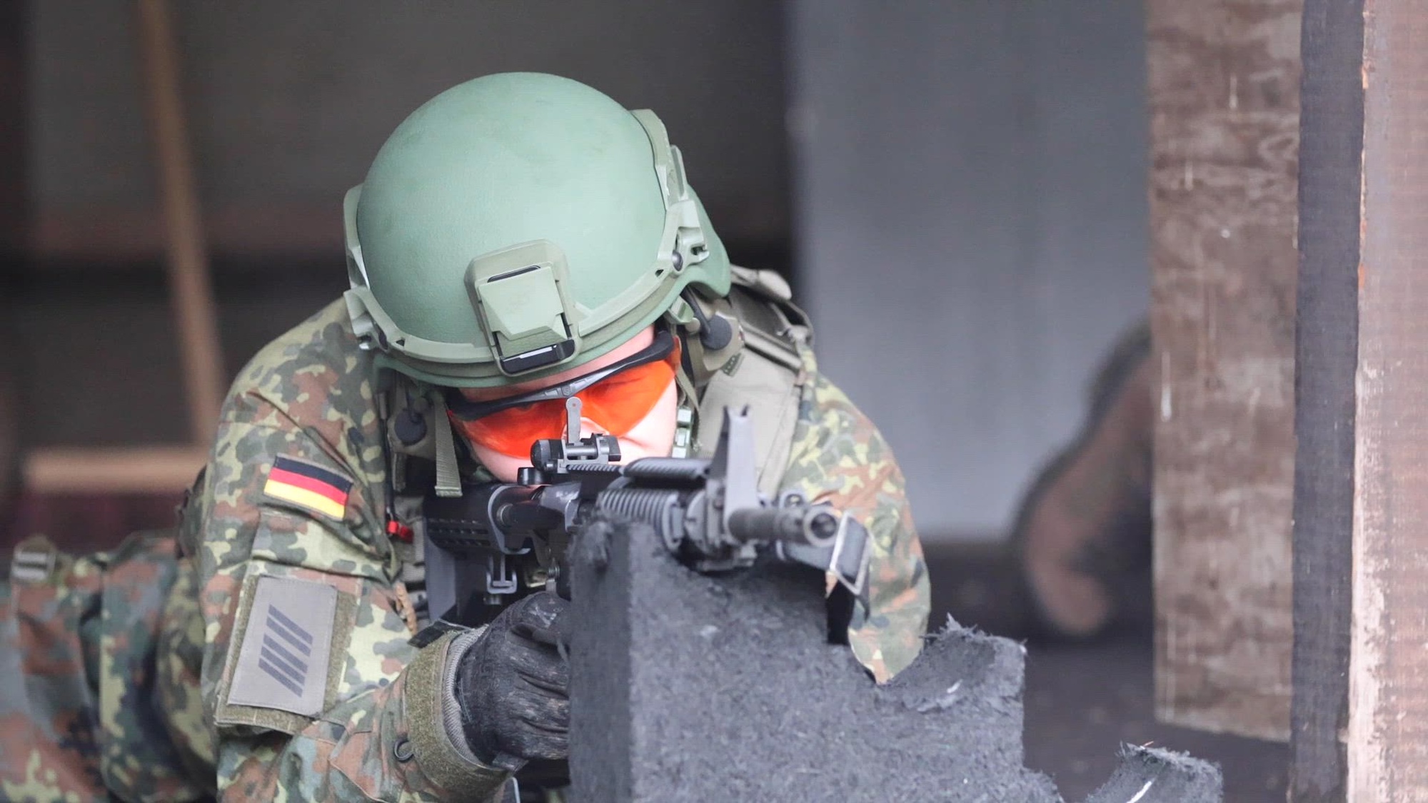 German Armed Forces from the Bundeswehr Logistics Command familiarize themselves with the Army Combat Fitness Test and weapons systems M-4/M-17 during a weapons qualification range hosted by the 21st Special Troops Battalion in Landstuhl, Germany, from 22 to 24 Oct. 2024.

This event closed out a three-day German-American partnership event, where #Team21 Soldiers helped their NATO partners familiarize themselves with U.S. Army weapon systems and the ACFT. 

BwLOGCOM is the 21st TSC's partner command, providing a liaison detachment at Panzer Kaserne in Kaiserslautern. It has significantly supported the unit with multiple NATO efforts, including DEFENDER and Army prepositioned stocks.