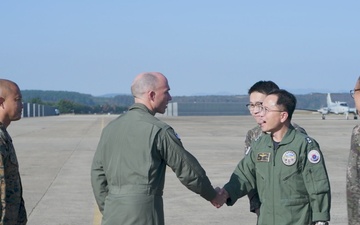 Republic of Korea Navy admiral tours U.S. Marine Corps F-35Bs (B-Roll)