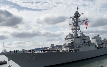 USS John Basilone (DDG 122) Arrives Pierside in New York