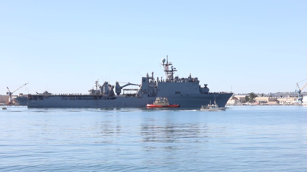 DVIDS - Video - USS Germantown (LSD 42) Arrives at Broadway Pier