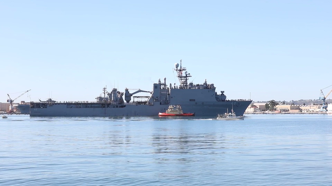 DVIDS - Video - USS Germantown (LSD 42) Arrives at Broadway Pier