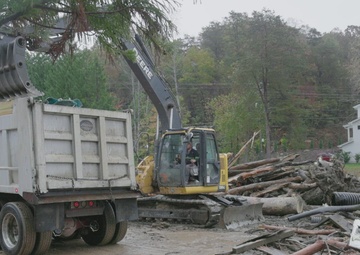 USACE Spotlight Lake Lure debris removal