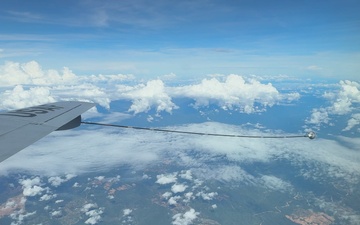 Refuel of Sukhoi Su-30MKM