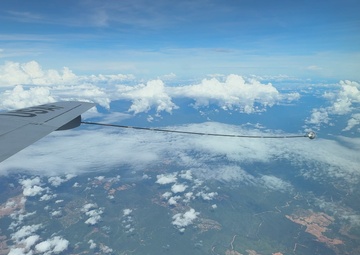 Refuel of Sukhoi Su-30MKM