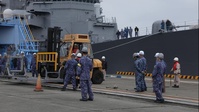 Keen Sword 25: JMSDF Murasame-class destroyer JS Inazuma (DD 105) picks up simulated ammunition at MCAS Iwakuni harbor