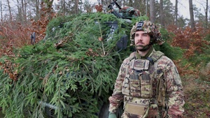 Italian Army JTAC discusses live fire missions during Dynamic Front 25