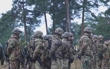 Italian soldiers conduct FH70 live fire exercise as part of Dynamic Front 25