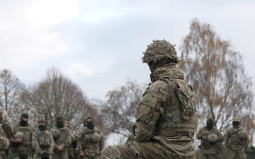 UK troops train Ukrainian soldiers in disabling landmines