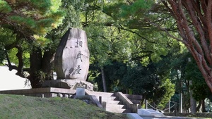 US Soldiers, JGSDF Members Work Together to Beautify Historic Monument