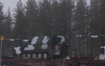 Finnish Army unload K9 Thunder self-propelled howitzers during DF25