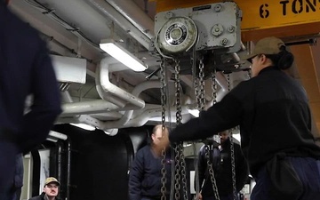 Anchor maintenance aboard USS George H.W. Bush