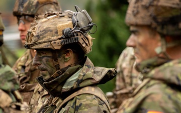 Spanish soldiers earn the Expert Infantryman Badge