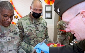 Camp Zama Community Celebrates Thanksgiving with Traditional Meal at Dining Facility