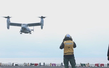 MV-22 Osprey lands on flight deck of USS Wasp (LHD 1)