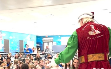 New York Yankees pitcher and Santa Claus visit Tinker K-8