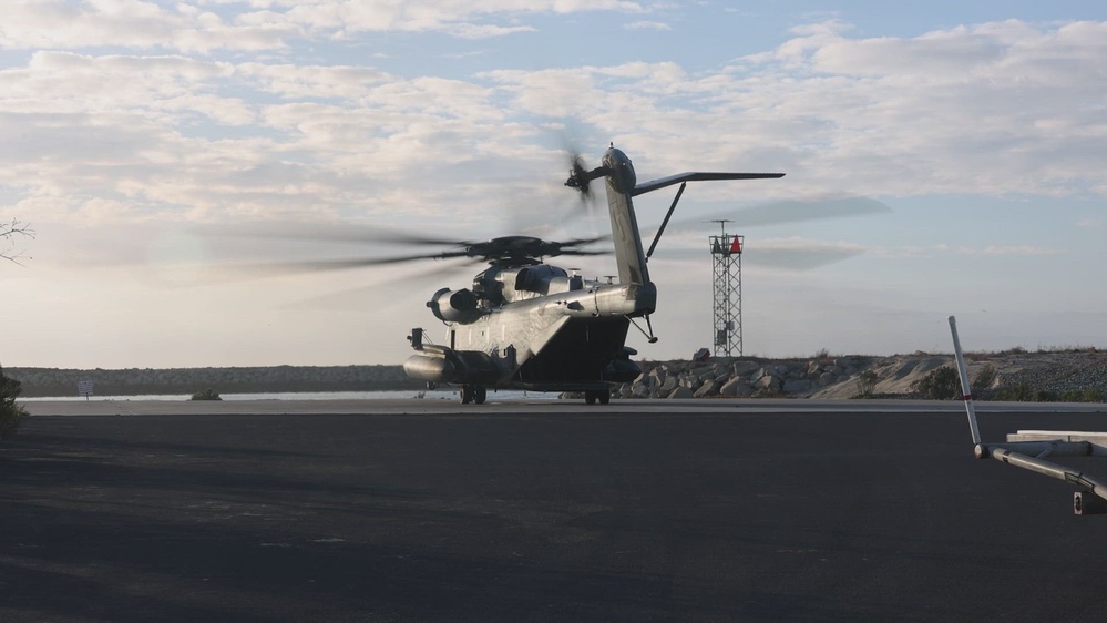 DVIDS - Video - B-Roll: 1st LAR, 1st Recon Bn. conduct amphibious insert during Steel Knight