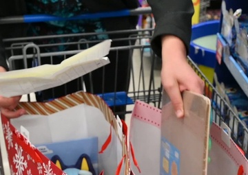 134th ARW Airmen deliver holiday cheer through Santa Cops