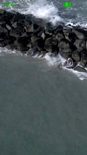 Coast Guard rescues stranded mariner off St Lucie Inlet jetty