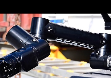 Unmanned Underwater Vehicle Operators Cross-train During AUKUS SSW Event Two / Integrated Battle Problem 25.1