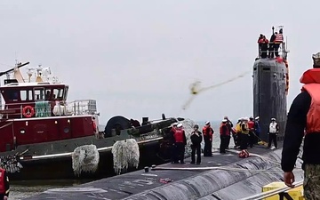 USS New Mexico (SSN 779) Returns from Deployment in Time for the Holidays